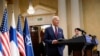 Президент США Джо Байден перед началом пресс-конференции с президентом Финляндии Саули Ниинистe в президентском дворце в Хельсинки, Финляндия, 13 июля 2023 года. (Фото AP/Susan Walsh)
