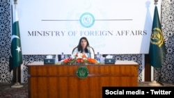 بلوڅ زیاته کړه چې "پاکستان کوم ملک يا حکومت ته د اډو ورکولو هيڅ اراده نه لري، او پاکستان به خپله خاوره يا فضايي حدود د کوم بل هيواد پرضد د ‏کارېدو اجازه ور نه کړي".‏