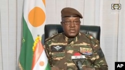 Jenerali Abdourahmane Tchiani akitoa taarifa kwenye television ya taifa Ijumaa. July 28, 2023, Niamey, Niger.