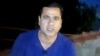১০ মে, ২০২৩ তারিখে নিজের ফেসবুক পেইজে পোস্ট করা ভিডিও থেকে নেওয়া স্ক্রিনশটে দেখা যাচ্ছে পাকিস্তানি সাংবাদিক ইমরান রিয়াজ খানকে।