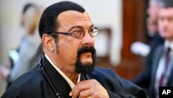 Aktori amerikan Steven Seagal në ceremoninë e inaugurimit të presidentit rus