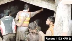 د رېسکيو 1122 خېبرپښتونخوا وياند وي او اې ډيوه ته وویل، پېښه کې شپږ ماشومان، درې ښځې او دوه سړي مړه شوي دي.