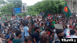 তৃতীয় দিনের মতো রাজধানী ঢাকার শাহবাগ মোড় অবরোধ করেছেন শিক্ষার্থীরা।