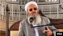 مولوی عبدالحمید در نماز جمعه زاهدان از نمازگزاران در مسجد مکی زاهدان خواسته بود که راهپیمایی سکوت انجام دهند
