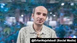  حسین شنبه‌زاده، مترجم و ویراستار. آرشیو