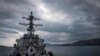 Sulmohet anija e marinës amerikane dhe anijet tregtare në Detin e Kuq