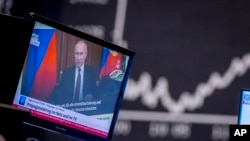 Фото для ілюстрації: Путін на телеекрані в Німеччині, 2022 рік