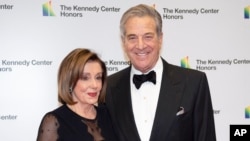 အောက်လွှတ်တော်ဥက္ကဋ္ဌ Nancy Pelosi and ခင်ပွန်း Paul Pelosi 