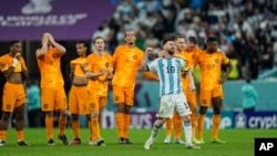 কাতারের লুসাইল স্টেডিয়ামে বিশ্বকাপের ম্যাচে নেদারল্যান্ডসকে পরাজিত করার পর আর্জেন্টিনার মেসি আনন্দ প্রকাশ করছে। ৯ ডিসেম্বর, ২০২২। 