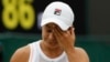 Ashleigh Barty après avoir perdu un point face à Alison Riske lors du tournoi de Wimbledon, à Londres, le 8 juillet 2019.