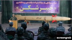 رونمایی سپاه پاسداران انقلاب اسلامی از موشک بالستیک خیبرشکن در ایران. آرشیو