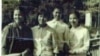 容锦爱（右一）和两个妹妹（左一、左二）摄于1969或1970年。(容锦爱提供)