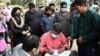 মাস্ক না পড়ার কারণে জরিমানা করা হচ্ছে। ঢাকা, জানুয়ারী ১৩, ২০২২। 