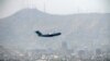 Самолет ВВС США вылетает из аэропорта Кабула 30 августа 2021 года, в рамках эвакуационных рейсов, организованных международной коалицией. Фото AFP.