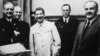 Слева направо: Иоахим фон Риббентроп, Иосиф Сталин (в центре) и Вячеслав Молотов (справа)