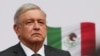 El presidente de México, Andrés Manuel López Obrador, tras dirigirse a la nación en su segundo aniversario como presidente, desde el Palacio Nacional en Ciudad de México, el 1 de diciembre de 2020.