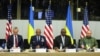 Генсек НАТО Єнс Столтенберг, голова Об’єднаного комітету начальників штабів США Чарльз Браун, міністр оборони США Ллойд Остін та міністр оборони України Рустем Умєров на 23 засіданні Контактної групи "Рамштайн" у Брюсселі, 13 червня 2024. REUTERS/Johanna Geron