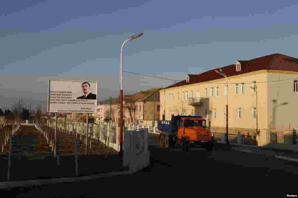 Çilov adasında kücədə yük maşını