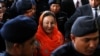 រូបឯកសារ៖ ​អ្នកស្រី Rosmah Mansor ភរិយា​របស់​អតីត​នាយករដ្ឋមន្ត្រី​ម៉ាឡេស៊ីលោក Najib Razak ពេលចូលបង្ហាញខ្លួននៅតុលាការក្នុងទីក្រុងគូឡាឡាំពួរ ប្រទេសម៉ាឡេស៊ី កាលពីថ្ងៃទី៤ ខែតុលា ឆ្នាំ២០១៨។