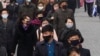 지난 1일 북한 평양 주민들이 신종 코로나바이러스 감염을 막기 위해 마스크를 쓰고 있다.