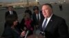 Le secrétaire d'État américain Mike Pompeo s'entretient avec des journalistes avant de quitter Riyad, le 17 octobre 2018.