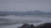 지난 2018년 1월 한국 파주에서 바라본 임진강과 북한 지역.