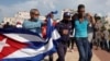 La policía detiene a un manifestante durante una protesta en La Habana el 11 de julio en lo que fueron las mayores manifestaciones antigubernamentales desde 1959.