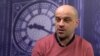 Максим Бутченко в студії "Голосу Америки" у Лондоні, де автор промотував англомовне видання своєї книги “Художник війни".