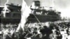 1960년 일본의 재일한인들이 북한 선박 만경봉호를 타고 북송되고 있다.