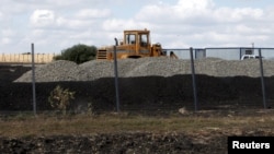 An excavator is seen at a construction site for Russia's new military base near the Russian-Ukrainian border in the village of Soloti, southeast of Belgorod, Russia, September 7, 2015.