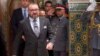 Le Roi Mohammed VI du Maroc arrive pour la cérémonie de signature entre le Maroc et le constructeur automobile chinois "BYD auto" , au Palais Royal de Casablanca, le 9 décembre 2017.