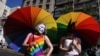 Los manifestantes asisten al desfile del orgullo LGBT+ en Santiago de Chile, el 13 de noviembre de 2021.
