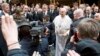 Francis Delights Pilgrims with Informal 1st Sunday Address