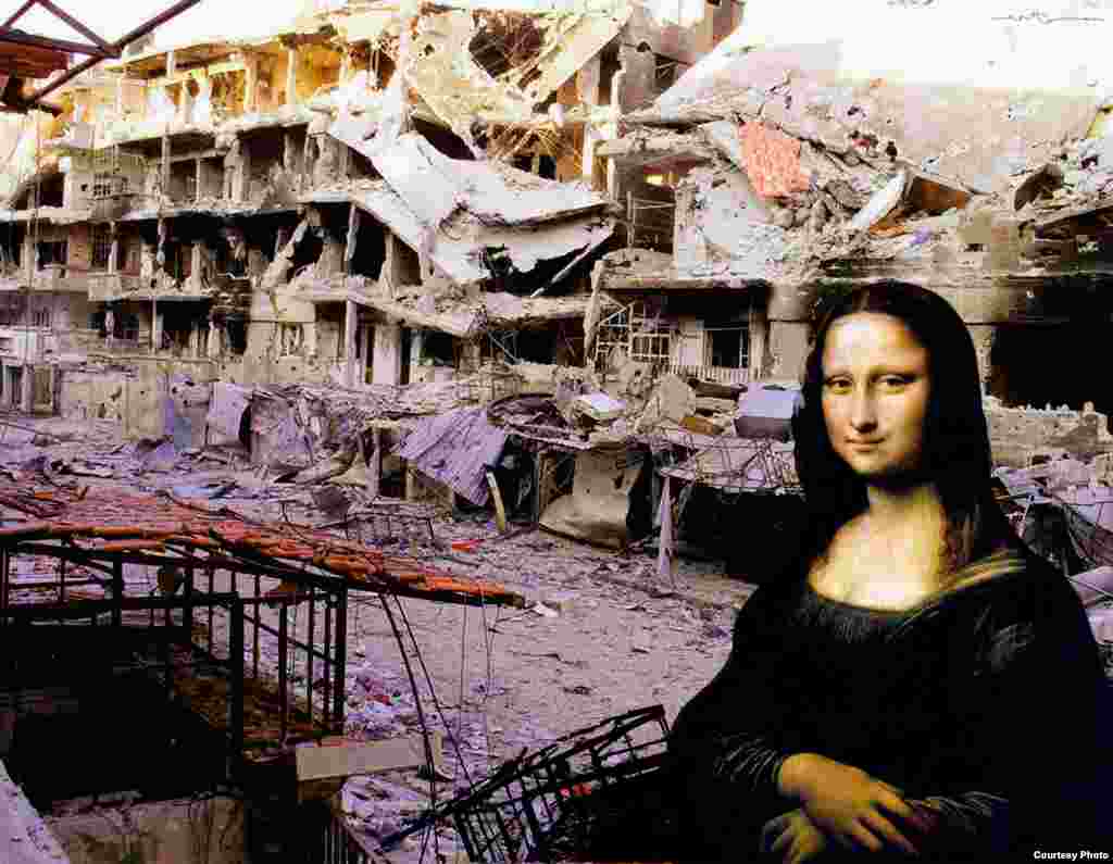 Senyum samar "Mona Lisa" karya Leonardo da Vinci disandingkan dengan reruntuhan bangunan di Homs, kota terbesar ketiga di Suriah dan pusat pemberontakan. 