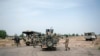 Des soldats de la 7e division de l’armée nigériane sur un carrefour à Damboa, dans l’Etat de Borno, au nord-est du Nigeria, le 25 mars 2016.