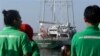 Kapal Rainbow Warrior III, milik organisasi lingkungan hidup Greenpeace saat merapat di pelabuhan Benoa, Denpasar, Bali, 31 Mei 2013 (Foto: dok).