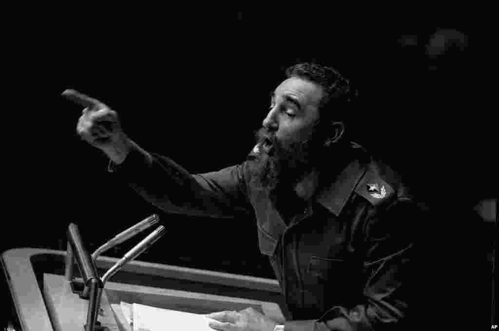 Presiden Kuba Fidel Castro berpidato panjang lebar di Majelis Umum PBB di New York, 12 Oktober 1979. (AP/Marty Lederhandler)