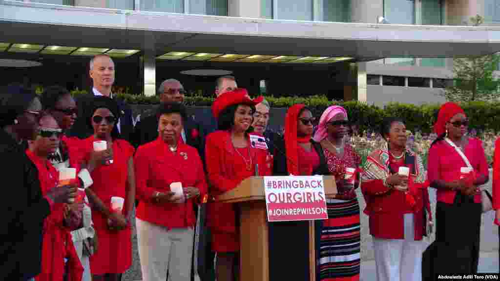 Yar Majalisar Wakilan Amurka Frederica Wilson a taron bikin tunawa da yan matan Chibok da aka sace shekaru biyu da suka gabata. 