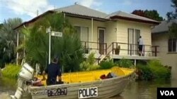 Banjir di Queensland menggenangi lebih dari 20 kota dan memaksa 200.000 warga mengungsi,