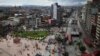 Una vista general de la zona comercial de San Victorino, en la ciudad de Bogotá, capital de Colombia en medio de la pandemia de coronavirus en enero de 2021.