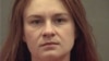 
Maria Butina comparaît devant le shérif d'Alexandria à Alexandria, en Virginie, le 18 août 2018.

