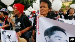 Supporters of the late Philippine dictator Ferdinand Marcos display his images prior to marching towards the Supreme Court for an overnight vigil, Nov. 7, 2016.