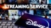 El logo del servicio de streaming de Disney es visto sobre un teclado en esta ilustración del 24 de marzo de 2020.