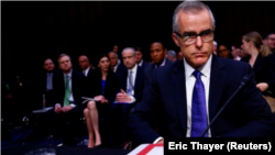 L'ancien numéro 2 du FBI Andrew McCabe témoignant devant le Comité sénatorial du renseignement à Washington, le 11 mai 2017. 