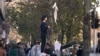 ویدا موحد، اعتراض به حجاب اجباری 