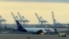 一架联邦快递(FedEx)波音767货机3月1日遭遇鸟击单侧发动机起火。