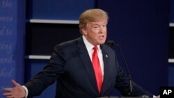 Le candidat républicain Donald Trump, lors du débat de mercredi, face à Hillary Clinton à Las Vegas, le 19 octobre 2016.
