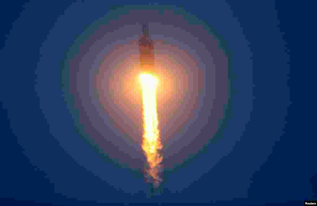 La fusée Delta IV Heavy décolle avec le vaisseau spatial Orion de la station de Cap Canaveral Air Force à Cap Canaveral, en Floride, le 5 décembre 2014.