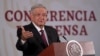 El presidente de México, Andrés Manuel López Obrador, da una conferencia de prensa en el Palacio Nacional de la Ciudad de México, México, el 10 de abril de 2020.