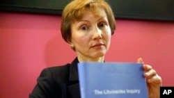 Марина Литвиненко з висновками судового дізнання у справі загибелі її чоловіка. 21 січня 2016 р.